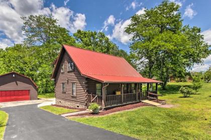 Rustic Log Cabin with Screened Deck 8mi to Dollywood